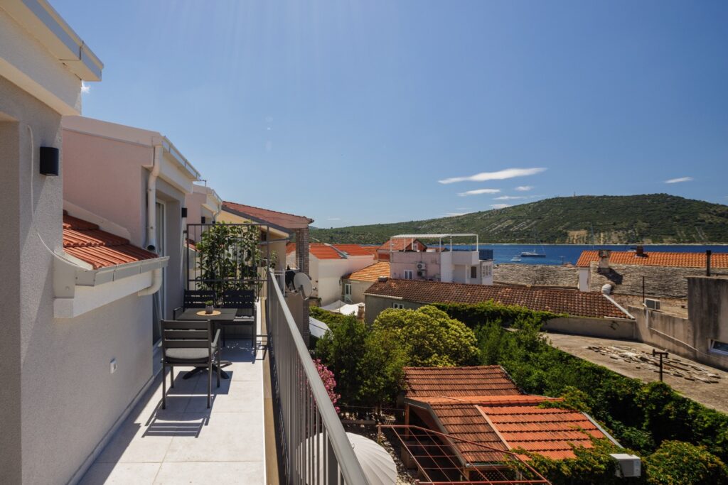 One-Bedroom Apartment with Sea View