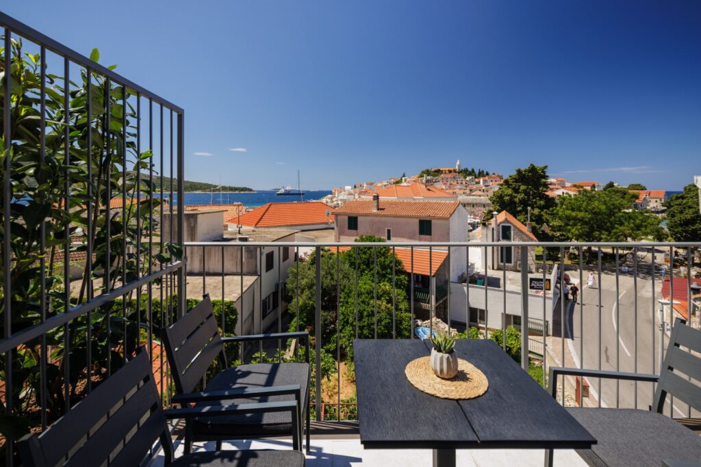 One-Bedroom Apartment with Sea View