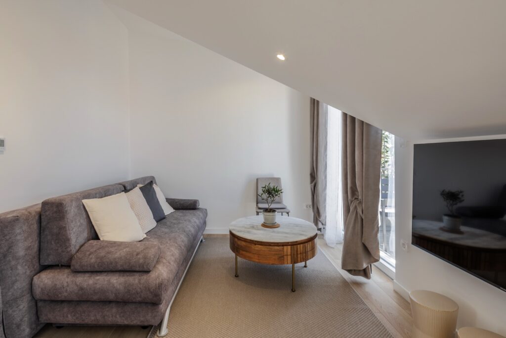 One-Bedroom Apartment with Sea View