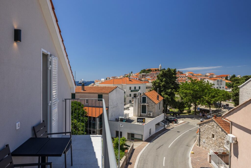 One-Bedroom Apartment with Sea View